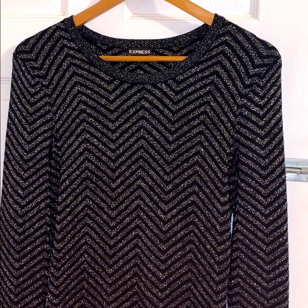 Long sleeves and beautifuldresses from express 🤩